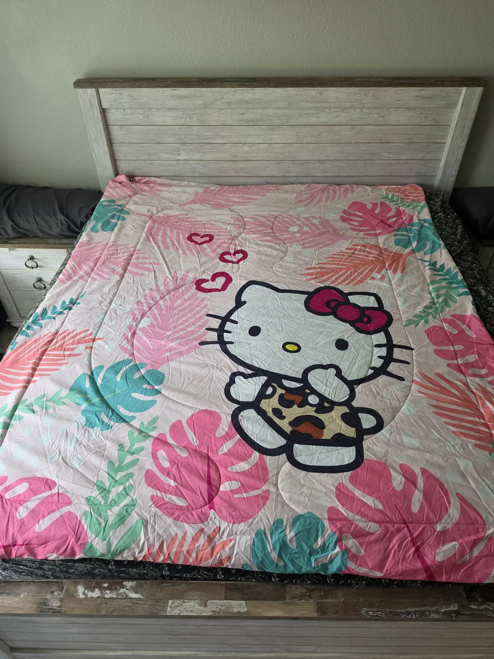 Hello Kitty Tropical / Leopard Reversable Twin Full  72x86 Comforter